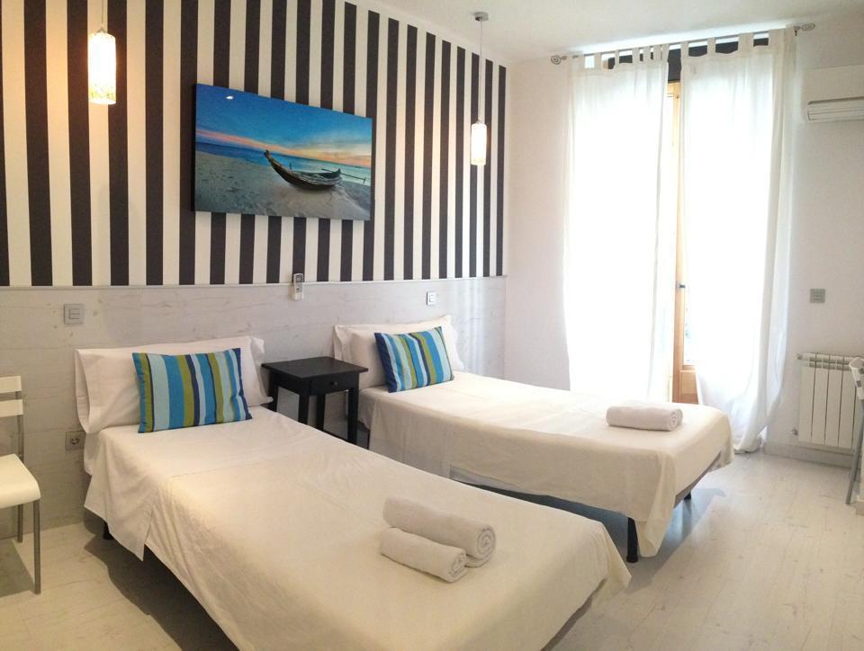 מדריד Hostal Mendoza מראה חיצוני תמונה