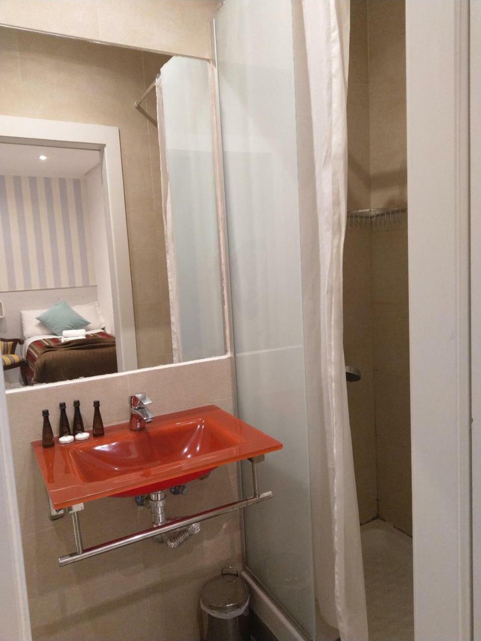 מדריד Hostal Mendoza מראה חיצוני תמונה